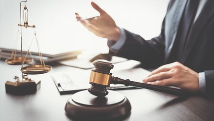 委託先での個人情報流出、自社の責任はどこまで?法的リスクを軽減するための予防措置とは