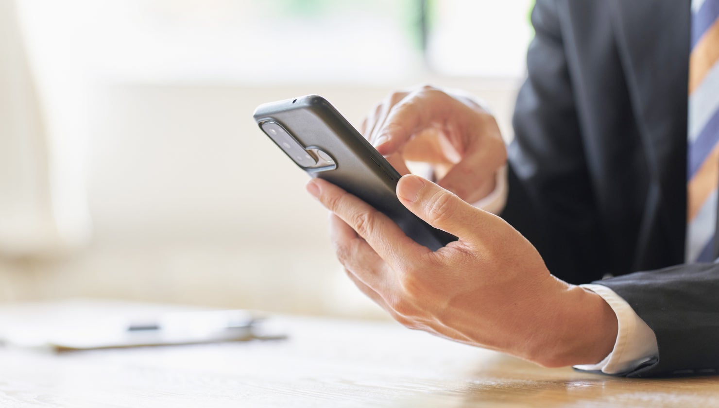 学校用スマートフォンのメリットとデメリットは？ BYODとの違いや事例についても紹介